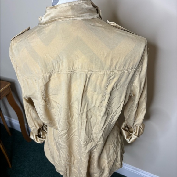 Gold cache button down top - Picture 2 of 3